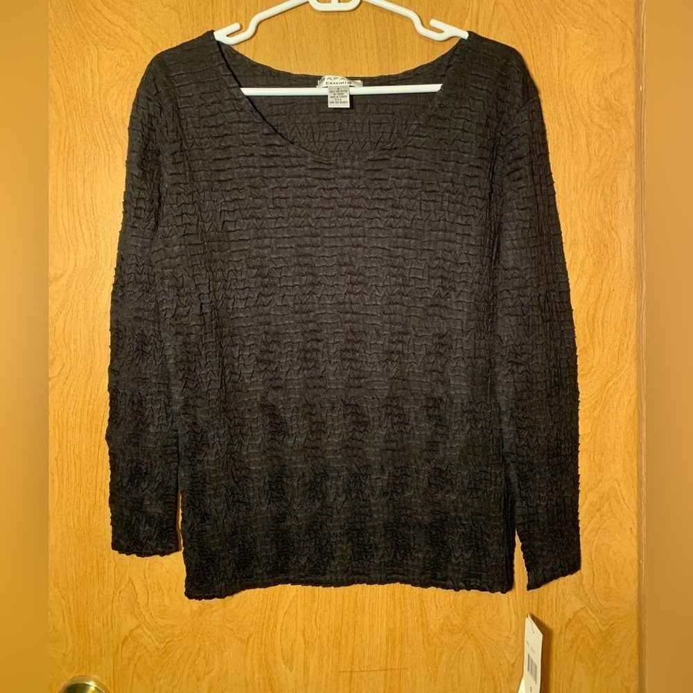 NWT Rafael essential size small black top
